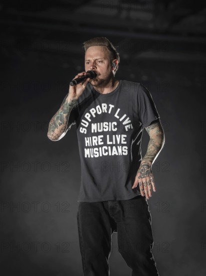 Singer Samuel David Carter from Architects live on European Tour 2026 in the Berlin Velodrome on 22.01.2026