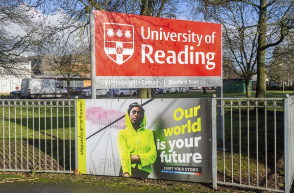 University of Reading sign, Shinfield Road Whiteknights Campus, Reading, Berkshire, England, UK
