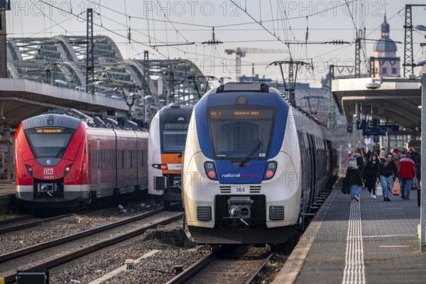 Regional trains at Cologne-Messe/Deutz station, 2nd largest station in Cologne, transfer station between long-distance and local transport, exhibition station, 8 platform tracks, North Rhine-Westphalia, Germany