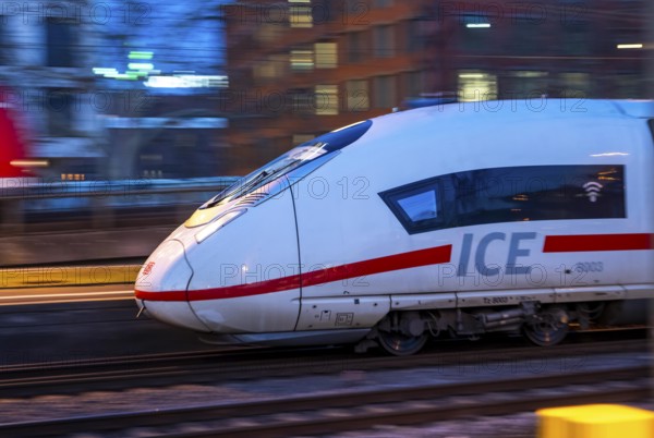 Train on the line, platform tracks in front of Cologne-Messe/Deutz station, ICE long-distance train, North Rhine-Westphalia, Germany
