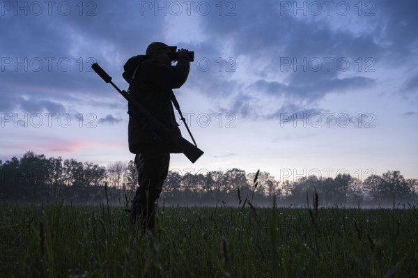 Silhouette of a hunter, Ahlhorn, Lower Saxony, Germany