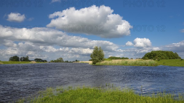 Wolkenspiel über der Hunte in der Wesermarsch, Holle, Hude, Lower Saxony, Germany