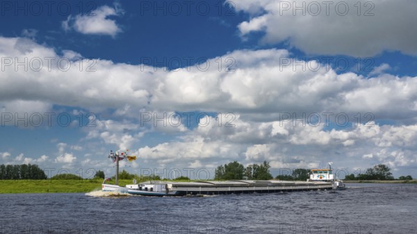Barge on the Hunte, Holle, Hude, Lower Saxony, Germany