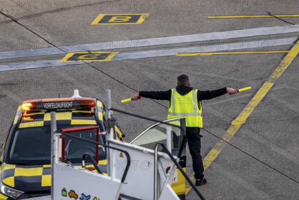 Instructor, apron supervision, an aircraft, after landing, at the parking position, at the terminal, gates, at the passenger bridge, Cologne/Bonn airport, CGN, North Rhine-Westphalia, Germany