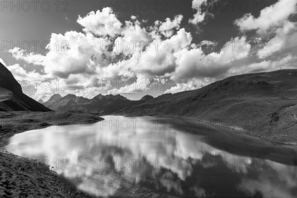 Rappensee, left Kleiner Rappenkopf, 2276m, behind the Schafalpenköpfe, above it the Mindelheimer via ferrata, Allgäu Alps, Allgäu, Bavaria, Germany