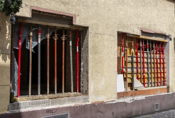 Scaffolding and components on a house in the old town of Sachsenhausen, Frankfurt am Main, Hesse, Germany