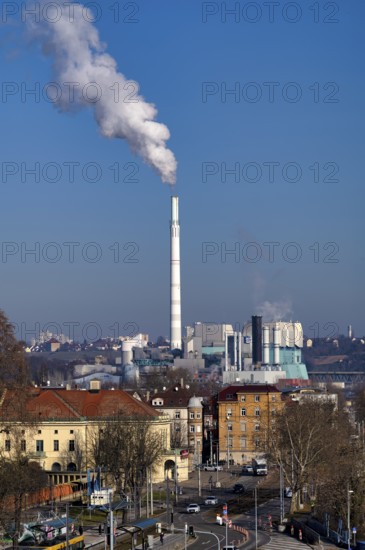 View of EnBW power plant and waste incineration plant Stuttgart-Münster, combined heat and power plant, smoke from chimney, Bad Cannstatt, Stuttgart, Baden-Württemberg, Germany