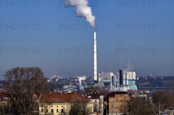 View of EnBW power plant and waste incineration plant Stuttgart-Münster, combined heat and power plant, smoke from chimney, Bad Cannstatt, Stuttgart, Baden-Württemberg, Germany