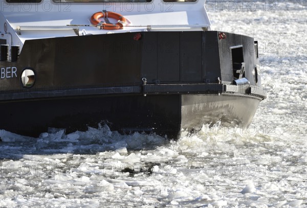 Icebreaker BEAVER crushes ice on the Elbe near Geesthacht, Schleswig-Holstein, Germany