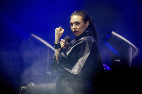 Elize Ryd, singer of Amaranthe, live on Arcane Dimensions Tour 2026 at Munich's Zenith on 17.01.2026