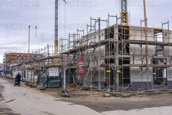 New development area Am alten Angerbach in Duisburg-Huckingen, on approx. 17 hectares, 300 new residential units, apartments and houses were built in 5 years, as well as a daycare center, construction site of the latest construction projects