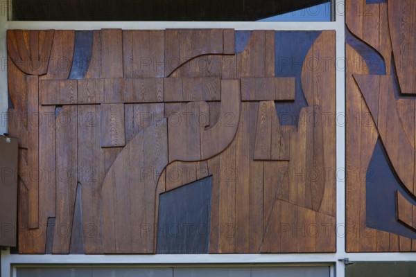 Exhibition hall in the cemetery of Großengstingen, art in the building by Anton Geiselhart, artist, entrance area, art in public space, high plateau above the Albtrauf, Großengstingen, municipality of Engstingen, district of Reutlingen, Swabian Alb, Baden-Württemberg, Germany