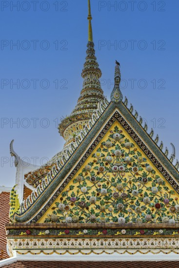 Wat Arun, Buddhist temple, overlapping roofs with Chedi temple tower, Bangkok, Thailand's metropolis, Thailand