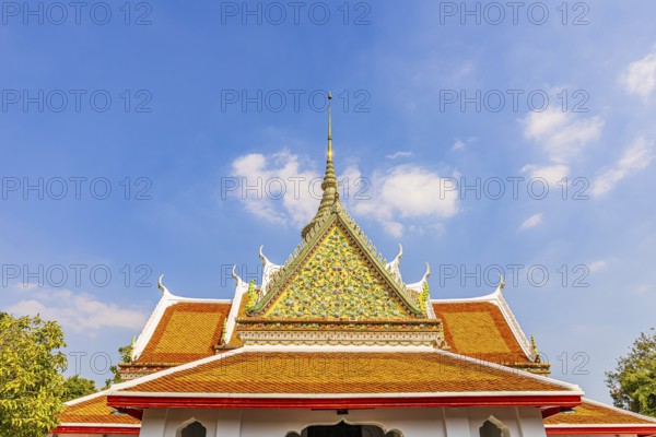 Wat Arun, Buddhist temple, overlapping roofs with Chedi temple tower, Bangkok, Thailand's metropolis, Thailand