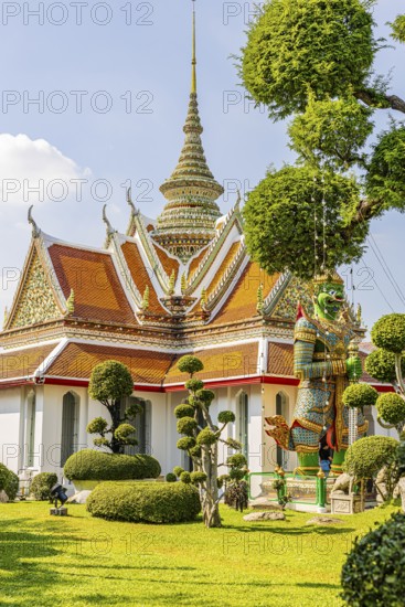 Wat Arun, Buddhist temple, overlapping roofs with curved chofas and Chedi temple tower, Bangkok, Thailand's metropolis, Thailand
