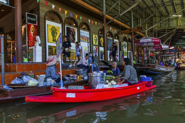 Boats with sellers on the Damneon Saduak floating markets channel, near Bangkok, Ratchaburi district, Thailand