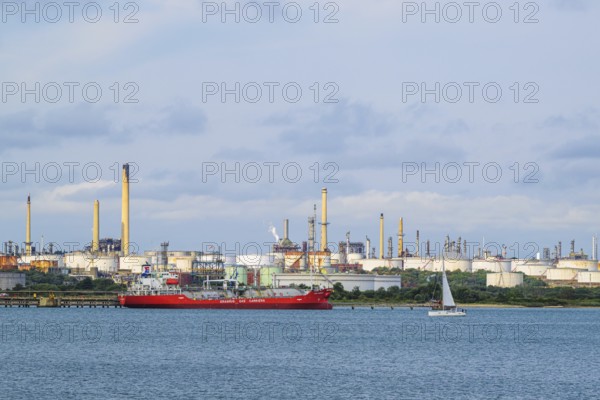 Gas tanker, Esso Oil Terminal, Southampton, Hampshire, UK