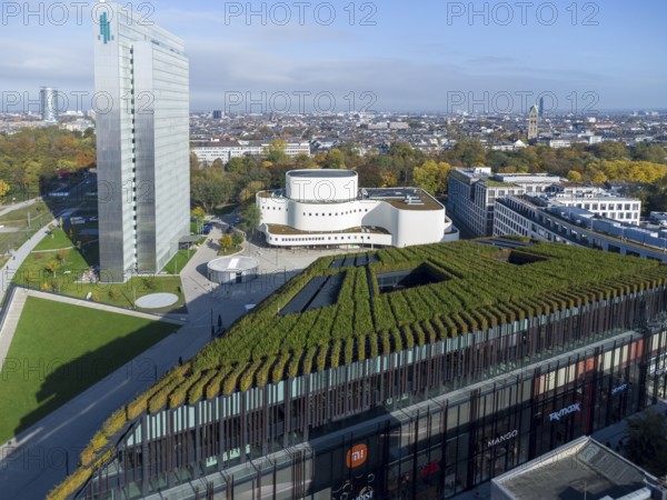 Gustaf-Gründgens-Platz with playhouse, three-disc house and Kö-Bogen-II greened with hornbeam trees, Düsseldorf, North Rhine-Westphalia, Germany