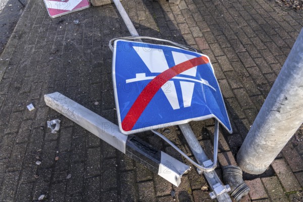 Demolition of the 120 meter long motorway bridge of the A516, across Teutoburger Straße in Oberhausen-Sterkrade, the bridge, built in 1970 was severely damaged, traffic continues to roll on the still existing West Bridge, after the demolition, the eastern part is rebuilt using a process unique in the world, 40 meter long precast concrete beams are assembled one after the other, reducing the construction period from 24 to 7 months after the completion of this bridge Will the western part also be rebuilt, North Rhine-Westphalia, Germany