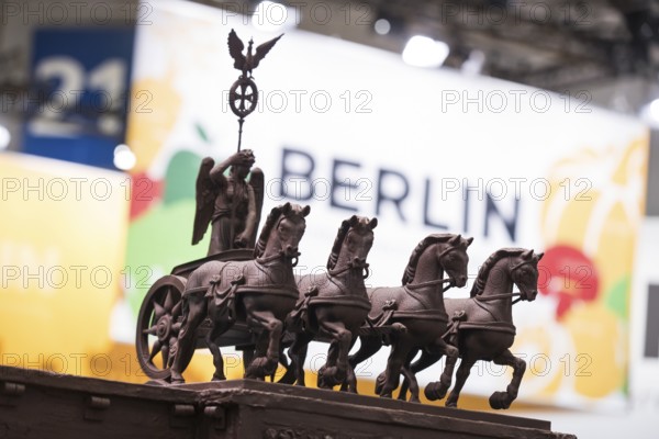 The chocolate quadriga as part of the entire Brandenburg Gate at the Berlin stand at the Green Week at the exhibition center in Berlin on 16.01.2026. The Agricultural and Food Industry Fair will take place from January 16-25, 2026