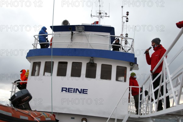 Crew member on a whale watching trip on the ship Reine in Vesterålen, Andenes, Vesterålen, Norway