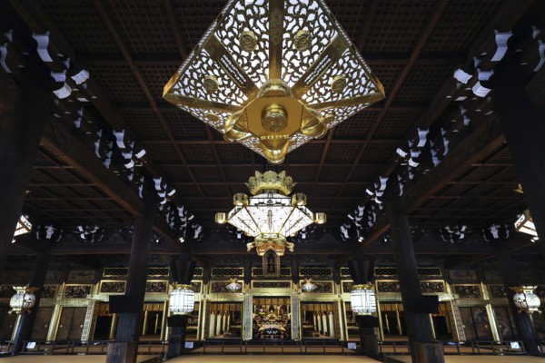 Interior view of Nishi Hongan-ji Temple with impressive chandelier and ornate woodwork, Kyoto, Japan