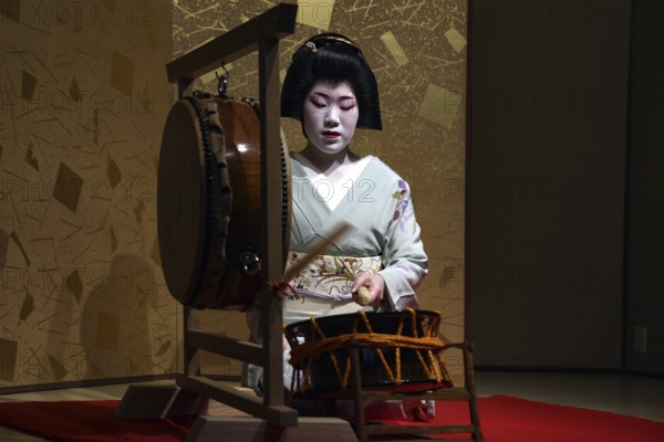A geisha plays a drum in the Nishi Chaya tea house district in Kanazawa, Kanazawa, Ishikawa, Japan