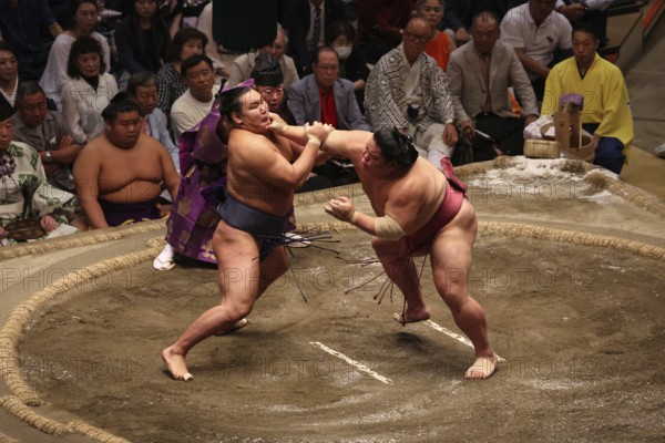 High-intensity sumo match with impressive physical effort, Tokyo, Japan