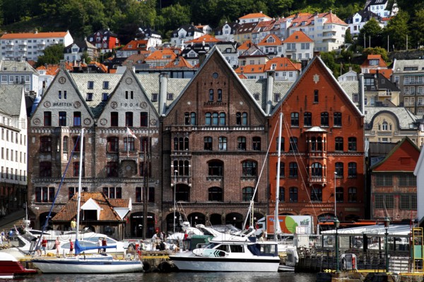 Colourful house front at harbour with boats in the foreground, Bergen, Hordaland, Norway