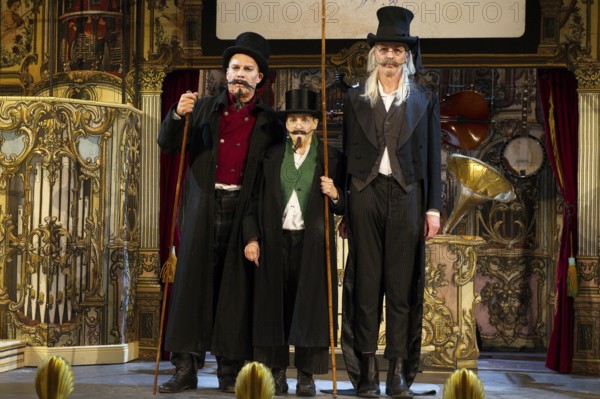 Katharina Thalbach, Pierre Besson, Torsten Rasch, Wilhelm bush: Sauerkohl & Misetaten, photo sample on 14.01.2026 in the comedy Am Kurfürstendamm in Ernst-Reuter-Saal, Berlin, premiered on 20.01.2026