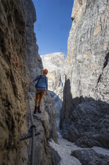 Climbers on the Via Ferrata Bocciere Centrale via ferrata, spectacular mountain landscape with steep rock faces, Brenta Mountains, Parco Naturale Brenta-Adamello, Trentino, Italy