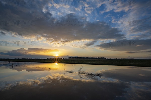 Evening sky is reflected in high water in Ochsenmoor am Dümmer, Ochsenmoor, Hüde, Lower Saxony, Germany
