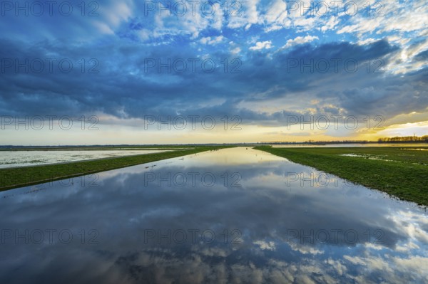 Sunset is reflected in the Hunte in Ochsenmoor at Dümmer See, Hüde, Lower Saxony, Germany