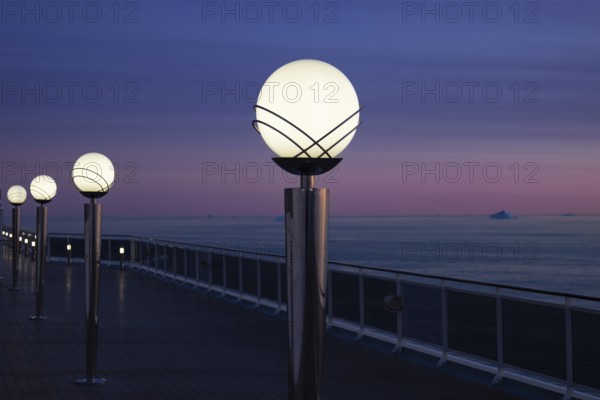 Cruise ship departing from Miami to Caribbean cruise vacations