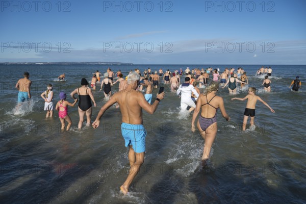 Swimmers run into water to bathe, tourist attraction Binzer Abbaden, Binz, seaside resort, Rügen island, Mecklenburg-Western Pomerania, Germany