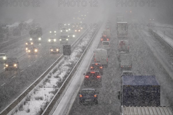 The onset of winter in North Rhine-Westphalia, heavy snowfall, A3 motorway near Hilden, near Ohligser Heide rest area, snow-covered roads, traffic is sometimes just slowing down, North Rhine-Westphalia, Germany