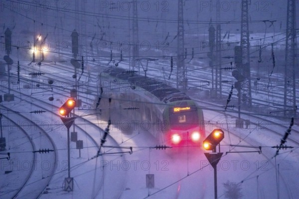 Winter weather, snowfall, regional train train, regional traffic, on the route east, in front of Essen main station, regional transport North Rhine-Westphalia, Germany