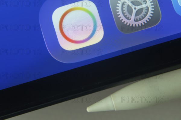 16 Nov 2025- Dhaka, Bangladesh: Payoneer and other app icons with a digital pen on a iPad screen