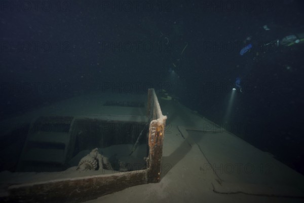 Divers examine a ledi wreck, wreck of a ledi ship, Ledi ship, cargo ship for mass freight, bulk cargo, at night in Lake Walen. Tauchplatz Känzeli, Mols, Canton of St. Gallen, Switzerland