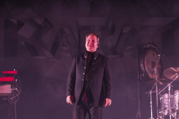 Claudius Dreilich, singer of Karat live on 50 years of KARAT tour in Berlin's Max-Schmeling-Halle on 19.12.2025