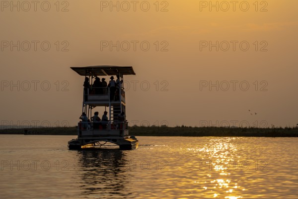 Tourist safari boat in Chobe River, Chobe Waterfront, Ihaha, Chobe National Park, Botswana