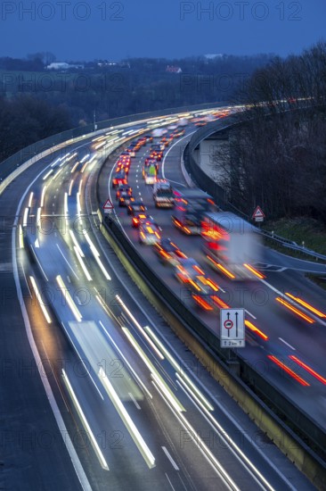 Evening traffic on the A52 motorway, between Düsseldorf and Essen, at the Ruhr Valley Bridge, across the Ruhr near Mülheim-Mintard, partly slow, rush hour traffic, looking north, North Rhine-Westphalia, Germany