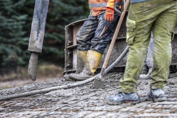 Concreting, concreting the foundation of a wind turbine, concrete pump hose, more than 600 cubic meters of concrete will be pumped into the foundation for over 7 hours, over 100 tons of reinforcing steel have been used, the wind turbine will have a hub height of 160 meters, part of a new wind farm in Sauerland, near Balve, North Rhine-Westphalia, Germany