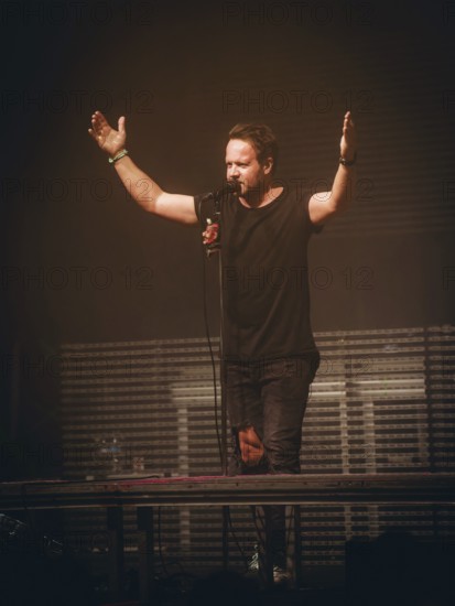 Singer Christoph von Freydorf from Emil Bulls live on X-Mas Bash Tour 2025 at Huxley's New World in Berlin on 05.12.2025