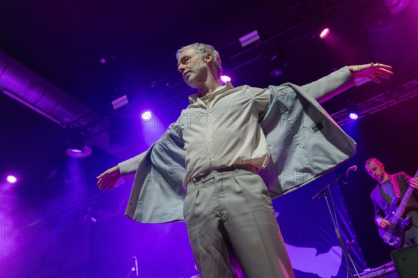 BAXTER DURY (son of Ian Dury), musician, singer, Indie/Pop, UK, ALLBARONE TOUR, live on 01.12.2025 at Huxleys Neue Welt, Berlin, Germany < english> BAXTER DURY (son of Ian Dury), musician, singer, UK, ALLBARONE TOUR, live on 01.12.2025 at Huxleys Neue Welt, Berlin, Germany