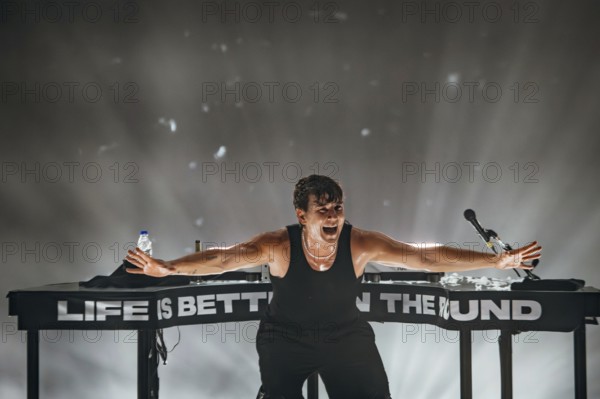 BUNT. live in the middle of it all tour at Berlin's Tempodrom on 21.11.2025