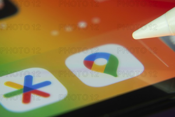 16 Nov 2025- Dhaka, Bangladesh: Stylus touching the Google Maps app icon on a smartphone screen