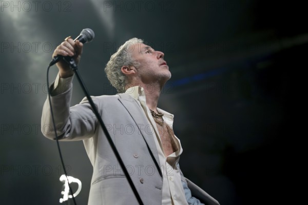 BAXTER DURY (son of Ian Dury), musician, singer, indie/pop, GB, ALLBARONE TOUR, live on 01.12.2025 at Huxleys Neue Welt, Berlin, Germany, sold out < english> BAXTER DURY (son of Ian Dury), musician, singer, UK, live on 01.12.2025 at Huxley's New World, sold out