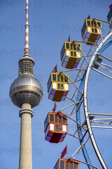 Christmas market am Park am Berliner Fernsehturm, Ferris wheel, Fernsehturm dome, Berlin, Germany