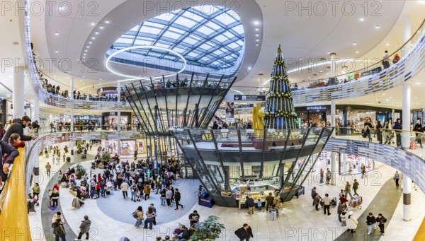 Christmas shopping at the Milaneo shopping center in Stuttgart. On the first weekend of Advent, visitors are in a consumer mood. Christmas decoration in the shopping mall. Stuttgart, Baden-Württemberg, Germany